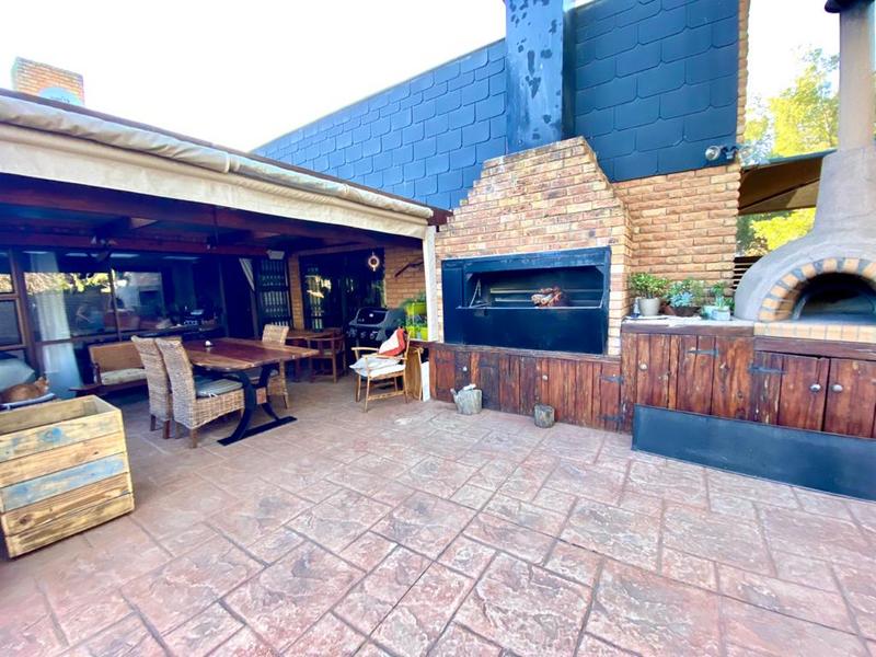 4 Bedroom Property for Sale in Panorama Western Cape